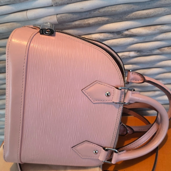 Louis Vuitton Alma Epi BB - Picture 3 of 13